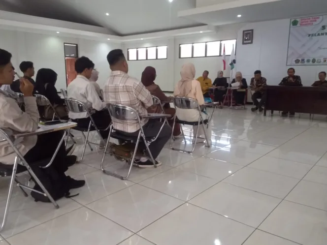 
					Pra Orientasi Bimbingan Terpadu (ORBIT) Mahasiswa/i Baru, Sekolah Tinggi Agama Islam Nusantara (STAINUS) Garut Oleh Prof. Dr. H. Budiaman, M.Si., MM – Ketua Senat STAINUS Garut