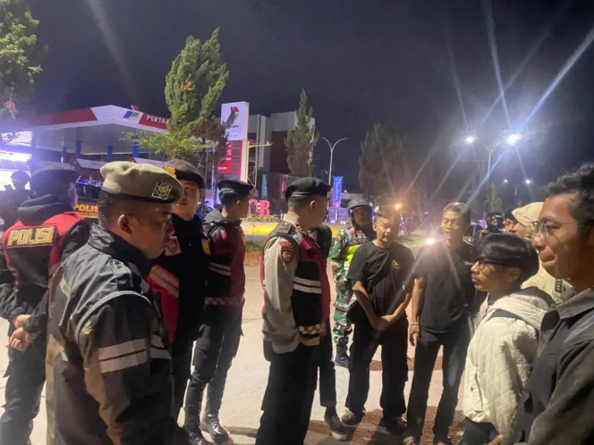 
					Jaga Kondusifitas, Polres Garut Amankan Puluhan Botol Miras Dan Knalpot Brong Dalam KRYD
