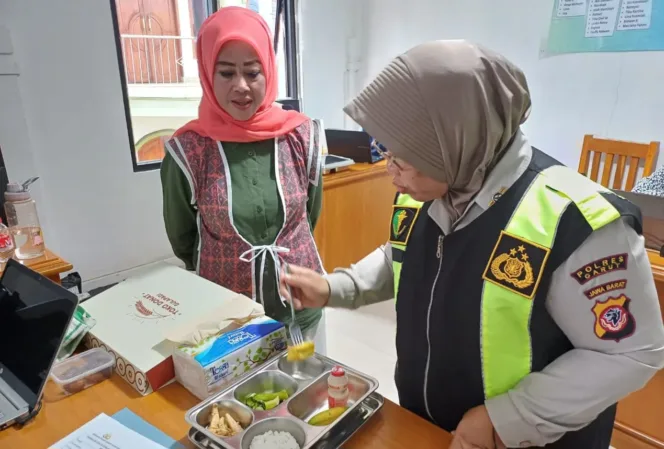 
					Sidokkes Polres Garut Lakukan Pengecekan SPPG , Pastikan Makanan Aman Sehat Dan Higienis