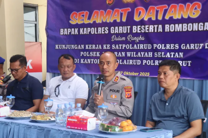 
					Kapolres Garut Laksanakan Kunjungan Kerja, Ke Polsek Wilayah Selatan Dan Satpolairud, Perkuat Solidaritas Dan Layanan Masyarakat