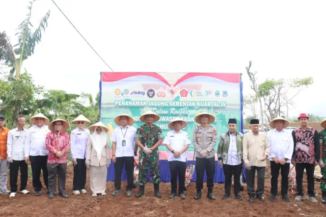 
					Semangat Ketahanan Pangan Nasional : Kapolres Ajak Warga Tanam Jagung,Wujudkan Indonesia Wujudkan Pangan