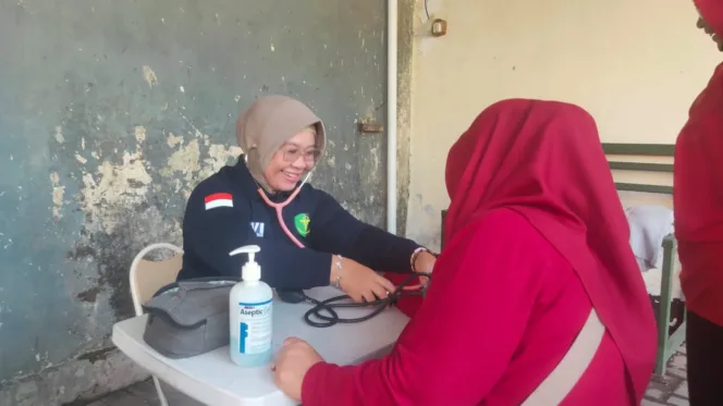 
					Sidokkes Polres Garut Gelar Pemeriksaan Kesehatan Dan Senam Prolanis Wujud Nyata Kepedulian Kepada Anggota Dan Masyarakat