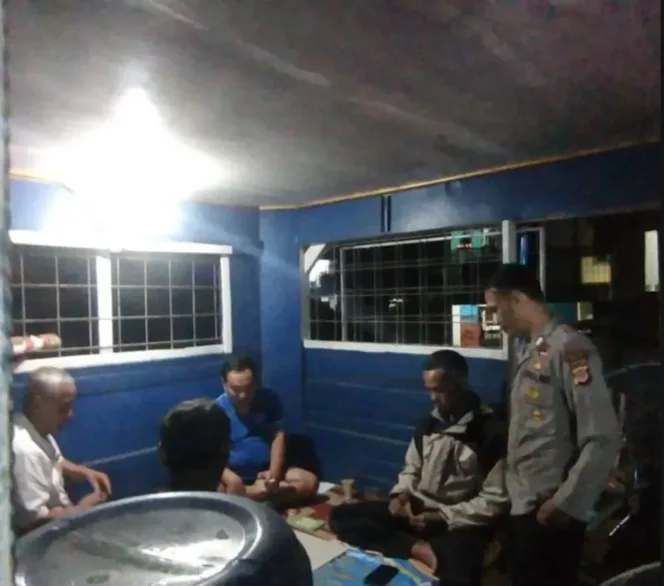 
					Polsek Cisompet Gelar Patroli Kontror Poskamling, Wujudkan Lingkungan Aman Dan Siaga