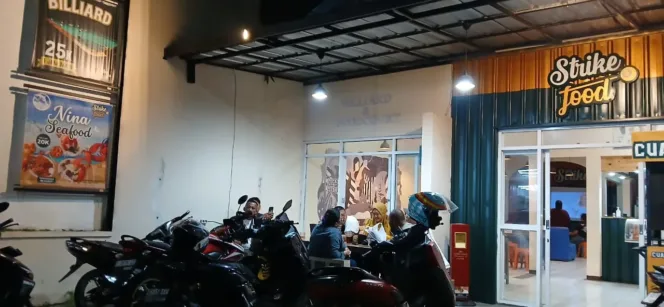
					Strike Food dan NINA Seafood: Tempat Nongkrong Keluarga Favorit di Jalan Patriot Simlim Garut
