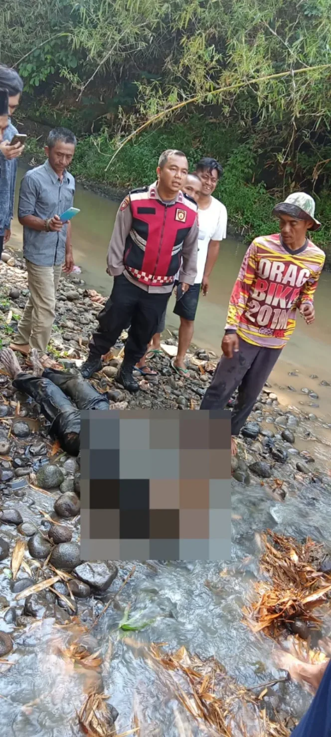 
					Polsek Limbangan Evakuasi Mayat Tanpa Identitas Disungai Cipancar Limbangan Garut
