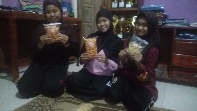 
					Tiga Remaja Di Cisewu Jadi Inspirasi: Menjual Jajanan Sepulang Sekolah, Tak Malu Jadi Mandiri