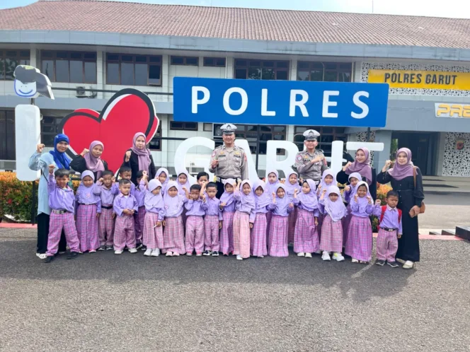 
					Polisi Sahabat Anak, TK, Pa’ud Al-Kausar Kunjungi Polres Garut