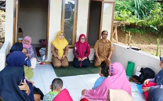 
					Kepala Desa Mekarjaya Sigap Tangani Rujukan Pasien Persalinan