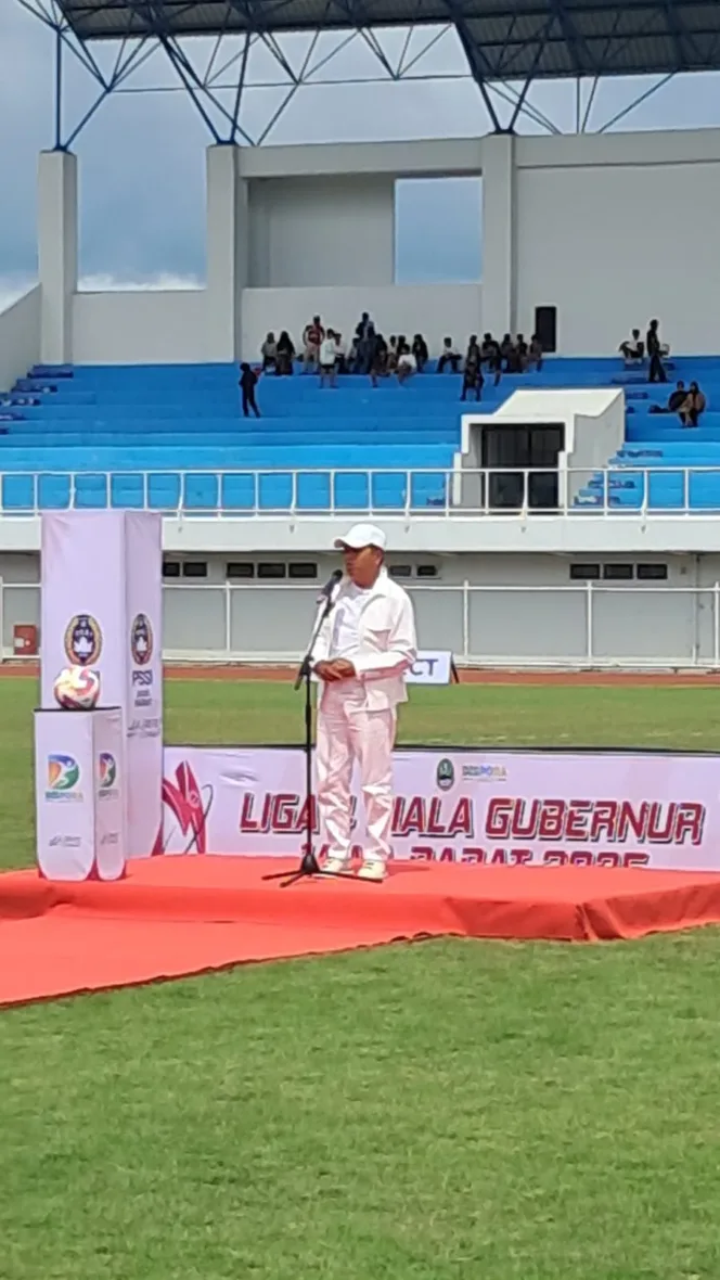 Gubernur Jawa Barat H Dedi Mulyadi SH.,MH  Soroti Kerusakan di SOR Adi Wijaya Garut