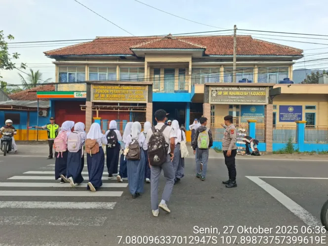 Kapolsek Cisurupan Tanamkan Kedisiplinan Di SMAN 16 Garut