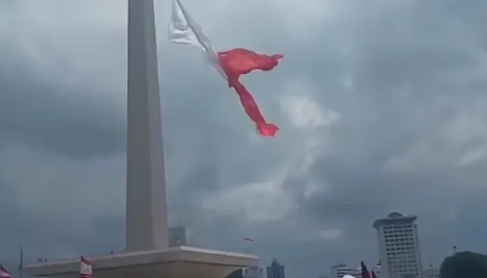 Bendera Merah Putih Robek Saat Gladi HUT ke-80 TNI di Monas, Ini Penjelasan TNI