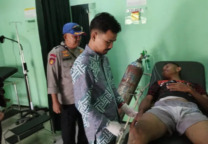 Sat Polairud Polres Garut Evakuasi Korban Terseret Arus Dipantai Karang Papak