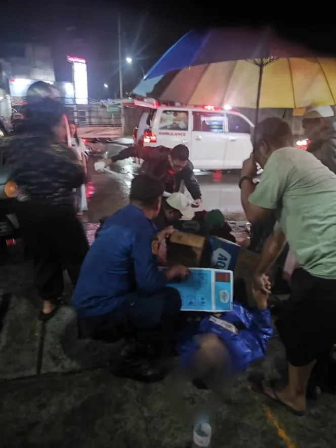 Kecelakaan Akibat Hujan Deras Di Jln Ibrahim Adji , Dua Pengendara Luka-Luka