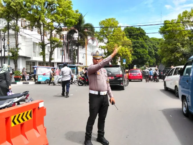 Kanit Turjagawali IPDA Ade Sulaeman Kerahkan 20 Anggota Lantas Polres Garut untuk Amankan Jalur Ahmad Yani dan Pramuka