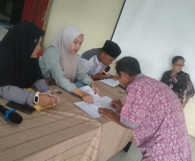 Sejumlah 36 KPM Desa Mangunreja Terima BLT-DD Tahap Tiga Tahun 2025