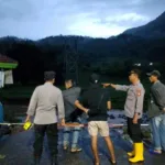 Polsek Singajaya Cek TKP Jembatan Gantung Yang Ambruk IMG-20251108-WA0026