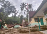 Bangunan MTS Al-Barkah Ambruk Setelah Lama Diabaikan Pemerintah