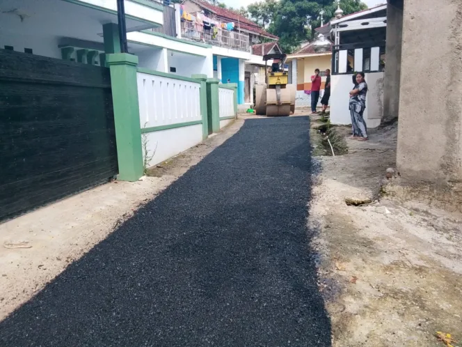 Jalan Hotmix Baru Di desa Sadang Diharapkan Mempercepat dan Mobilisasi Perekonomian Warga