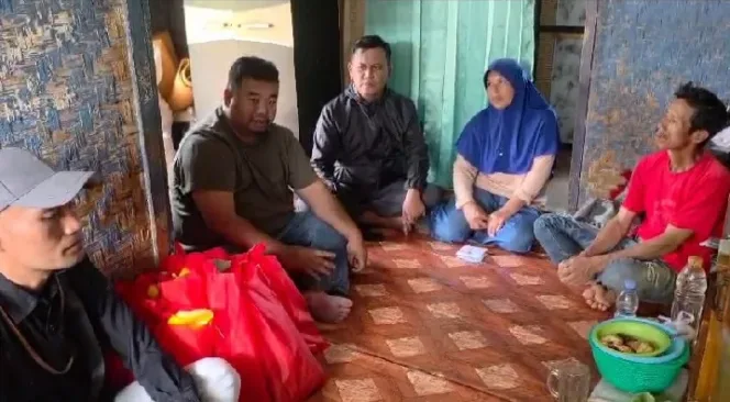 Yudha Puja Turnawan Berbakti, Mengunjungi Rumah Pak Dadang Yang Amruk
