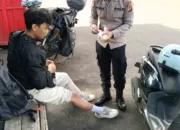 Polisi Gerak Cepat Beri Pertolongan Laka Di Pertigaan Ikan Mas