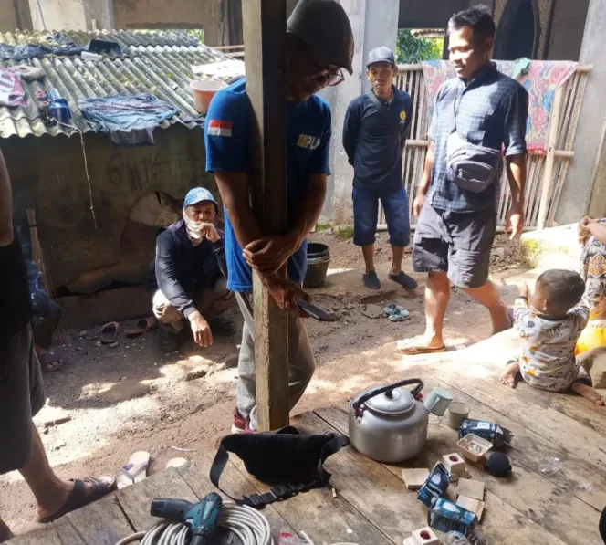 Program Jabar Caang:  Warga Sukamulya Garut Terima Token Gratis