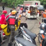 Polsek Cibatu Bersama Tim SAR Evakuasi Korban Tenggelam Disungai Cimanuk IMG-20251229-WA0128
