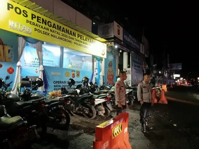 Polsek Malangbong Laksanakan Pengamanan Lalu Lintas Nataru Di Malam penggantian Tahun 2026