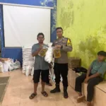 Polsek Malangbong Monitoring Penyaluran Bantuan Pangan di Desa Cilampuyang IMG_20251213_135243