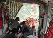 Dengan Metode Airdrop, TNI Kembali Suplai Logistik ke Wilayah Terisolasi Aceh Tamiang