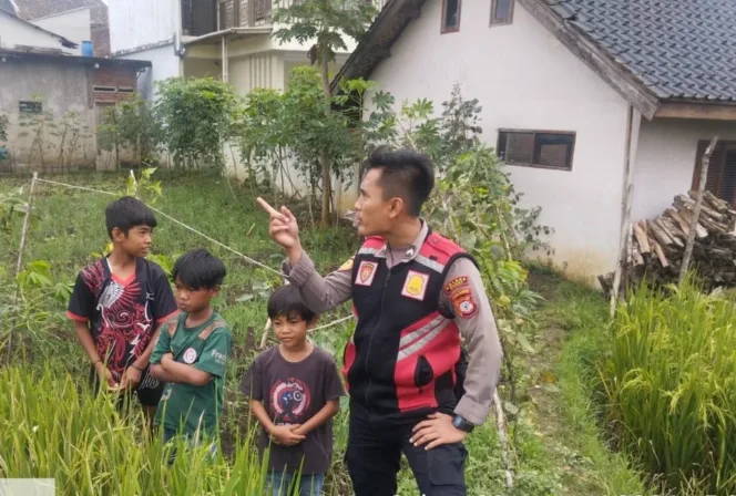 Sat Samapta Polres Garut Bersama PLN ULTG Garut Patroli Dialogis Di Sekitar SUTET Dan SUITT