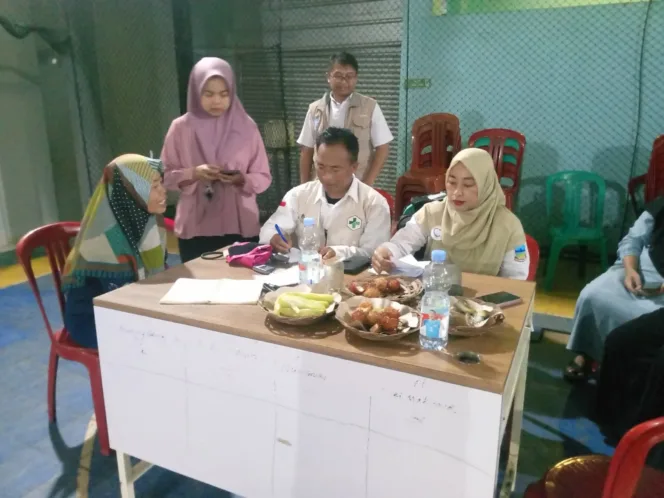 Screening katarak, Puskesmas Citeras sambangi warga Desa Cibunar