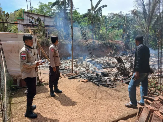 Diduga Konsleting Listrik, Penyebah Kebakaran Rumsh Di Caringin, Polsek Cek TKP