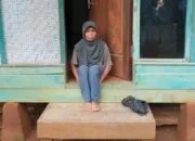 Janda Bersama Anaknya Yang Disabilitas Penduduk Cipari Desa Simpen Kaler Limbangan Terisolir Dari Bantuan Pemerintah