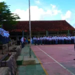 Polsek Pameungpeuk Jadi Pembina Upacara di SMAN 5 Garut, Sampaikan Maklumat Kapolda Jabar IMG-20260112-WA0014