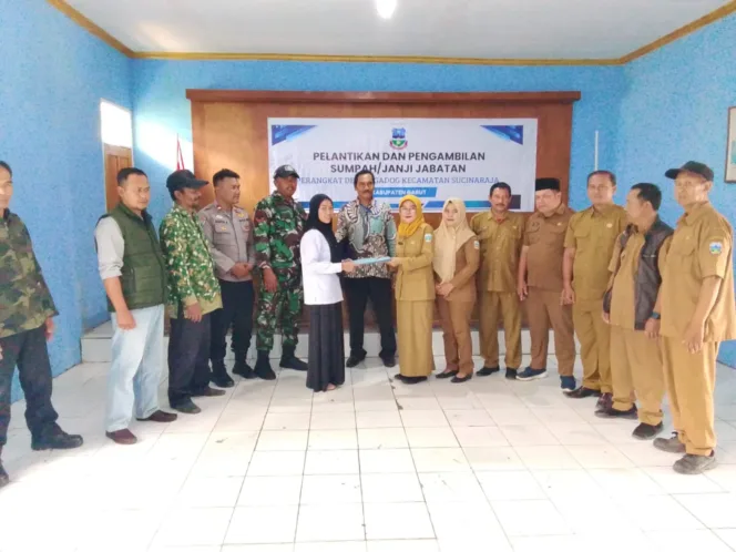 Pelantikan Dan Sumpah Jabatan Perangkat Desa Cigadog, Kecamatan Sucinaraja Berlangsung Khidmat