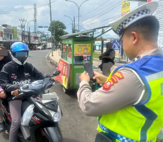 Satlantas Polres Garut Terapkan ETLE Handheld