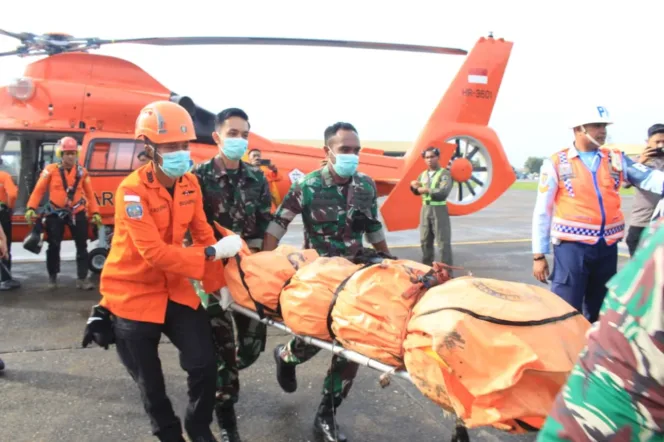 Satu Jenazah Korban Jatuhnya Pesawat ATR 42-500 Berhasil Dievakuasi ke Lanud Sultan Hasanuddin