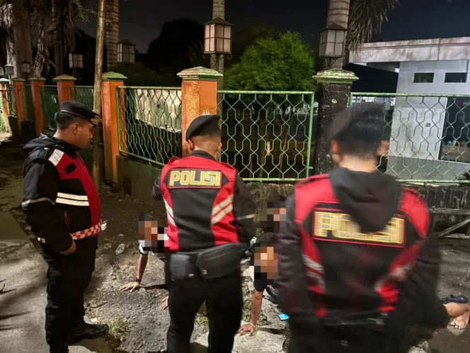 Patroli Dini Hari, Sat Samapta Polres Garut Tertibkqn Pemuda Konsumsi Miras