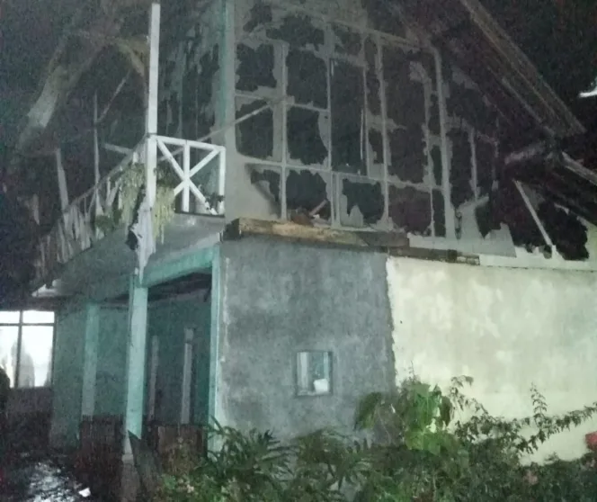 Rumah Di Cigedug Ludes Terbakar, Kapolsek Bayongbong Cek TKP