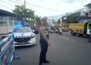 Kanit Turjagawali IPDA Ade Sulaeman dan Jajaran Satlantas Polres Garut Kawal Aksi Audiensi Ribuan Sopir Truk