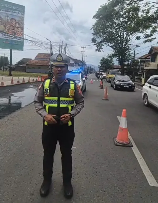 IPDA Ade Sulaeman Siaga: Pantauan Arus Lalu Lintas Bandung–Garut Masih Lancar dan Terkendali