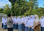 Polsek Sukawening Jadi Pembina Upacara Di SMA Dan SMP IT Futuhiyah, Tekankan Disiplin Dan Pencegahan Kenakalan Remaja