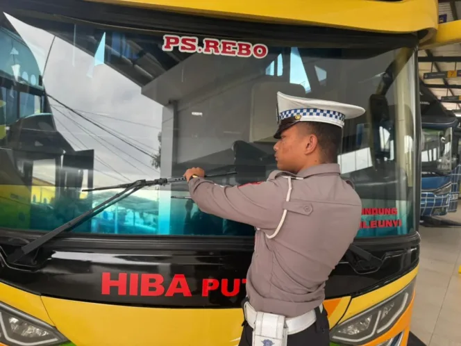 Satlantas Polres Garut Gelar Ramp Check Bus Di Terminal Guntur