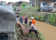 Bencana Hidrometeorologi Terjang Pasirwangi, Aparat Gabungan Sigap Evakuasi Dan Bersihkan Akses Warga