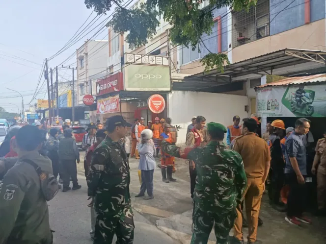 Koramil 09/Tamalate Bersama Forkopimda Gelar Penertiban Bangunan PKL di Atas Drainase dan Damija di Jl. Daeng Tata Raya, Berjalan Aman dan Lancar