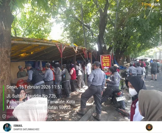 Satlinmas Kecamatan Tamalate Bersama Forkopimda Gelar Penertiban Bangunan PKL di Atas Drainase dan Damija