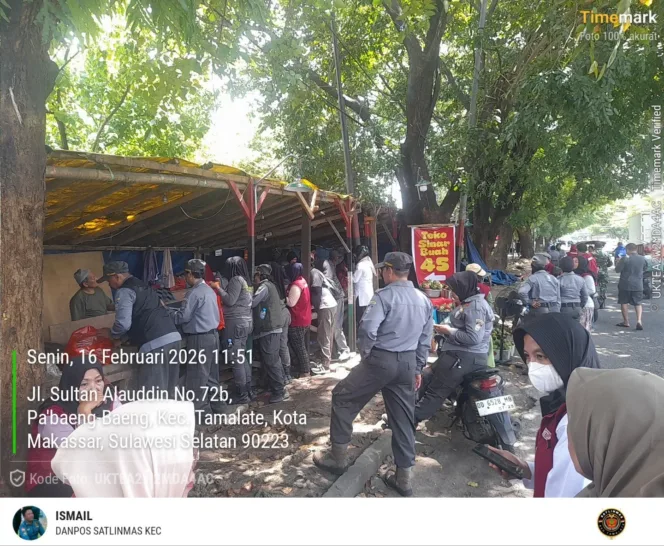 Satlinmas Kecamatan Tamalate Bersama Forkopimda Gelar Penertiban Bangunan PKL di Atas Drainase dan Damija di Jl. Daeng Tata Raya, Berjalan Aman dan Lancar