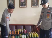Cipta Kondisi Jelang Ramadhan, Polsek Pasirwangi Sita 36 Botol Miras Dari Satu Rumah Warga