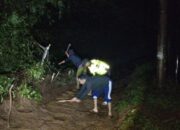 Polsek Banjarwangi Polres Garut Evakuasi Tanah Longsor, Akses Jalan Kembali Normal