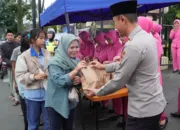 Polres Garut Bagikan Takjil Gratis, Wujud Kepedulian Di Bulan Ramadhan